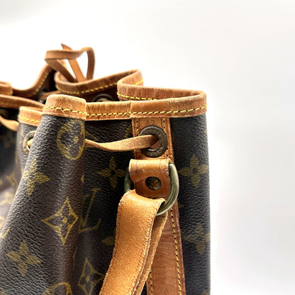 Louis Vuitton Grand Noé Toile Monogram - détail de l'anneau d'attache