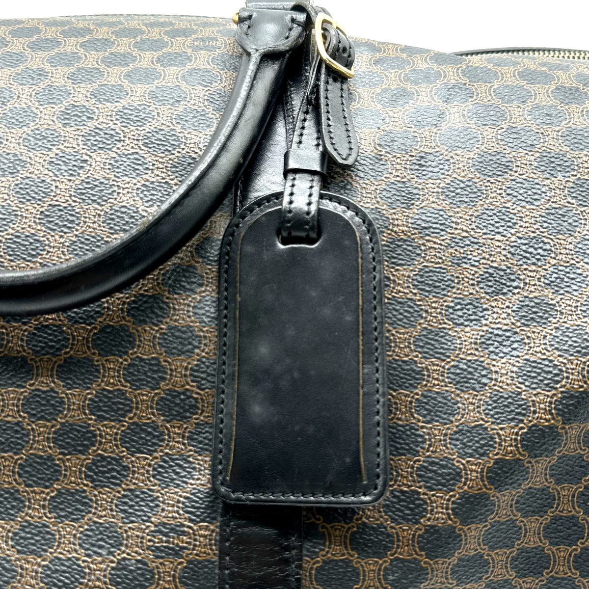Celine Boston Toile Macadam - détail de l'anse et du porte-nom en cuir noir