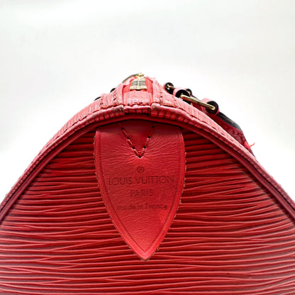 Louis Vuitton Speedy 30 Cuir Épi Rouge - détail du marquage estampé sous l'anse