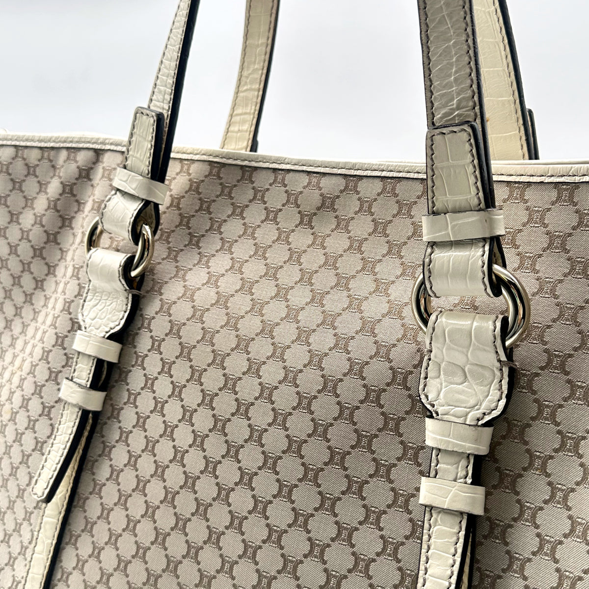 Céline Tote Toile Macadam Écru - détail des anses et de la bordure de cuir