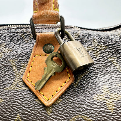 Louis Vuitton Speedy 35 Toile Monogram - détail du cadenas, de la clé et de la clochette