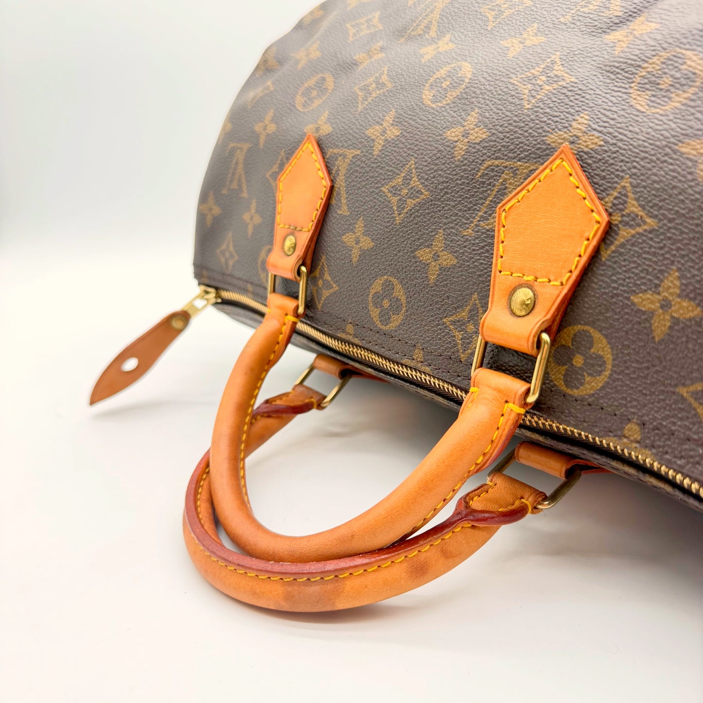 Louis Vuitton Speedy 30 toile Monogram - détail des anses et des attaches