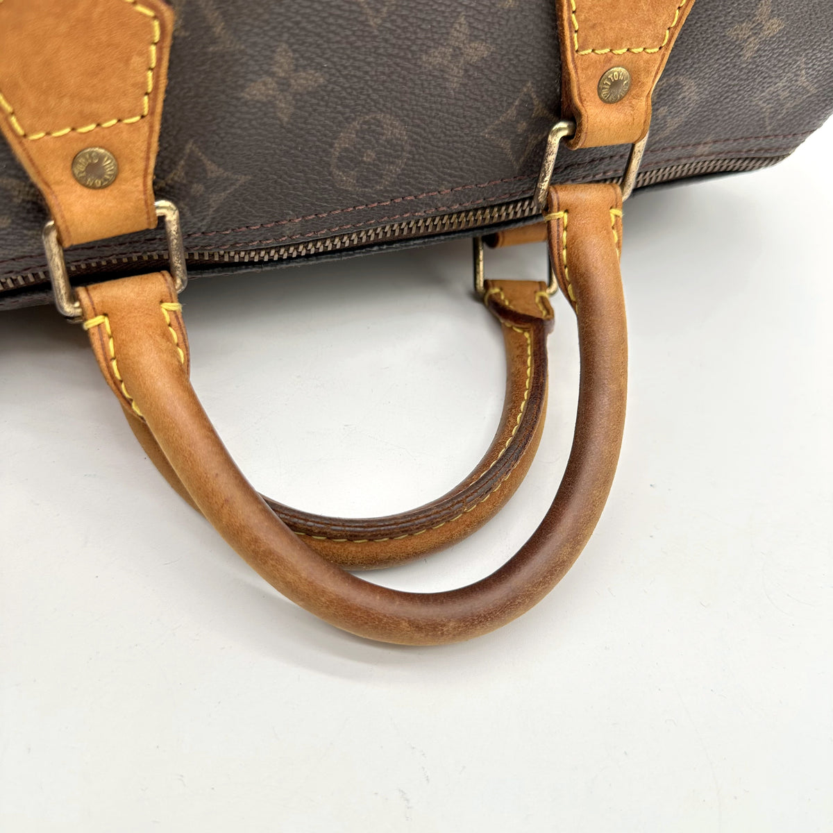 Louis Vuitton Speedy 30 Toile Monogram - détail des anses en cuir naturel