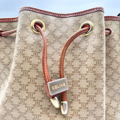 Céline Seau Toile Macadam Beige - détail des œillets, du cordon et de son embout