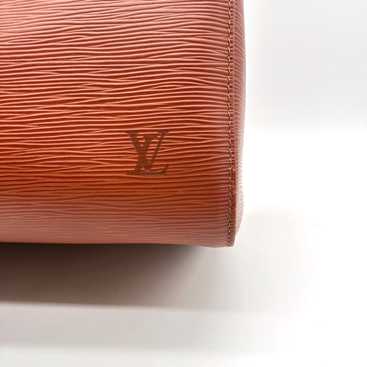 Louis Vuitton Speedy 35 Cuir Épi Terracotta - détail du cuir et de son grain rainuré