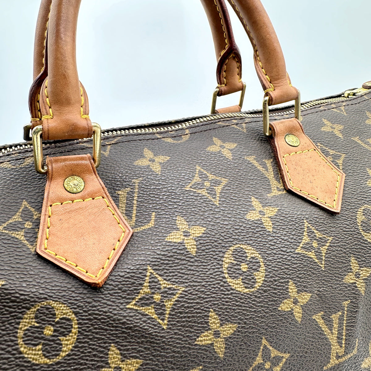 Louis Vuitton Speedy 30 Toile Monogram - détail des anses et de leurs attaches