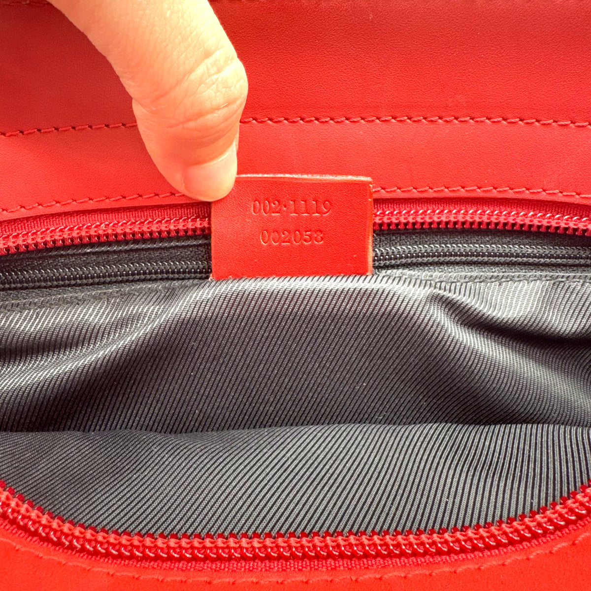 Gucci Tote Lona GG y Piel Roja - lengüeta de piel interior