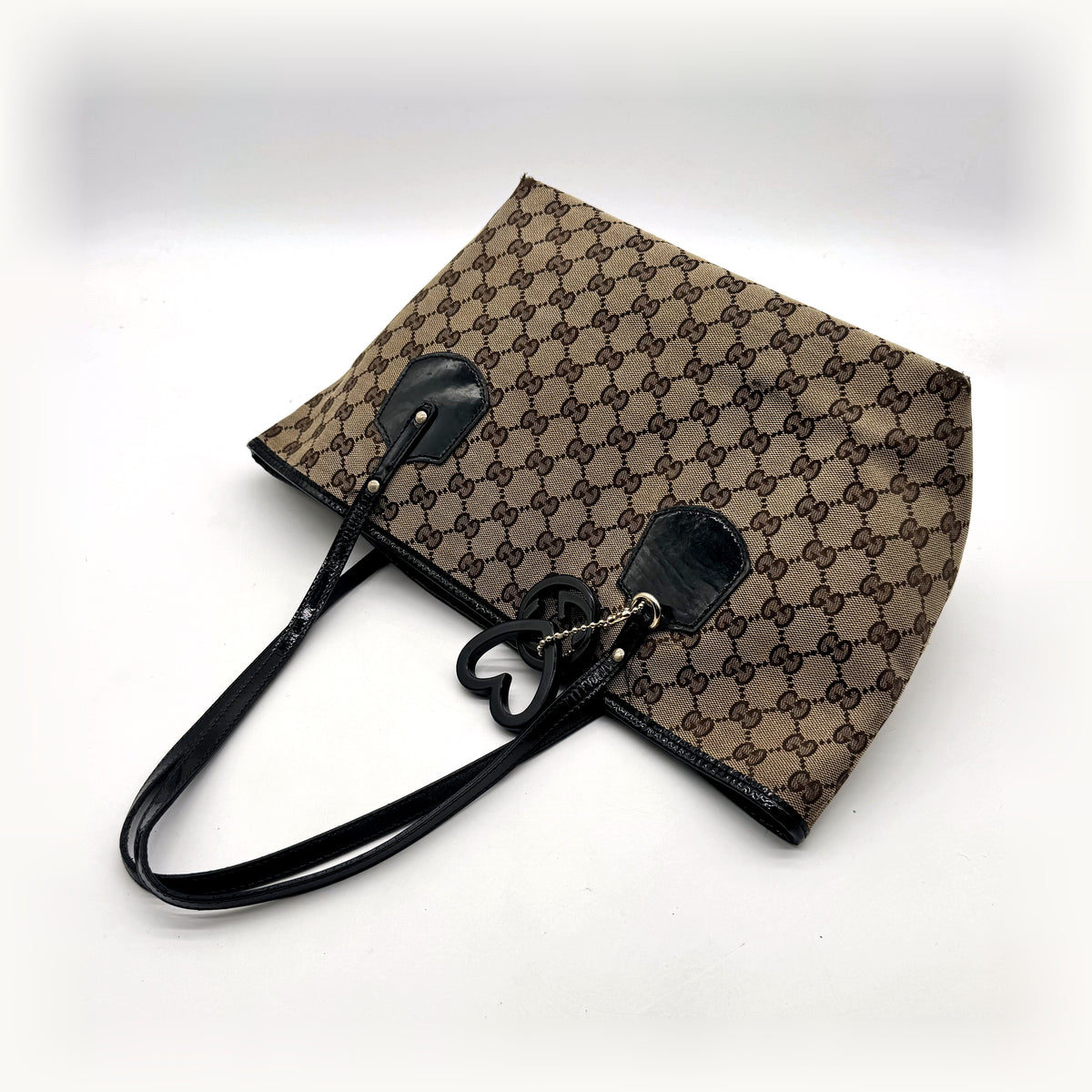 Gucci Tote Toile GG Beige et Cuir Verni Noir - vue de dessus, anses déployées
