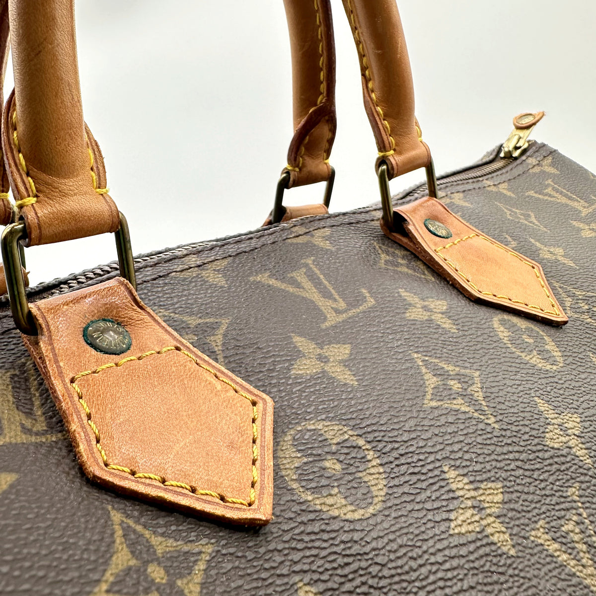 Louis Vuitton Speedy 40 Toile Monogram - détail des anses et de leurs attaches