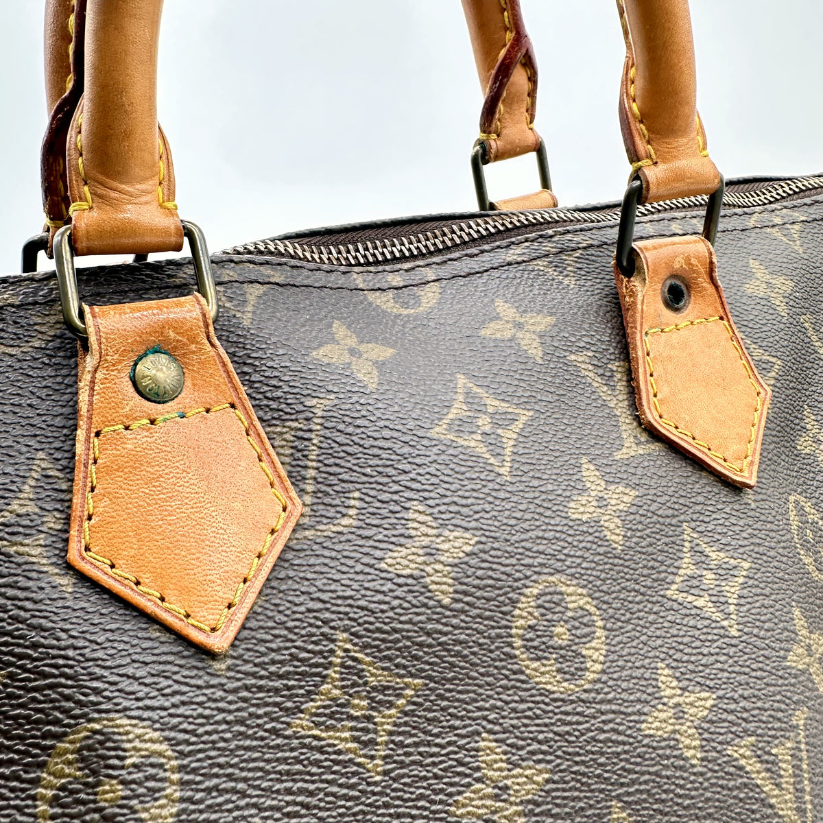 Louis Vuitton Speedy 35 Toile Monogram - détail des anses et de leurs attaches