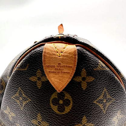 Louis Vuitton Speedy 35 Toile Monogram - détail de la patte latérale en cuir naturel