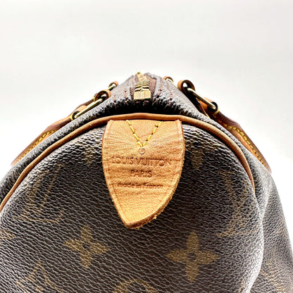 Louis Vuitton Speedy 30 Toile Monogram - détail de la patte latérale en cuir naturel