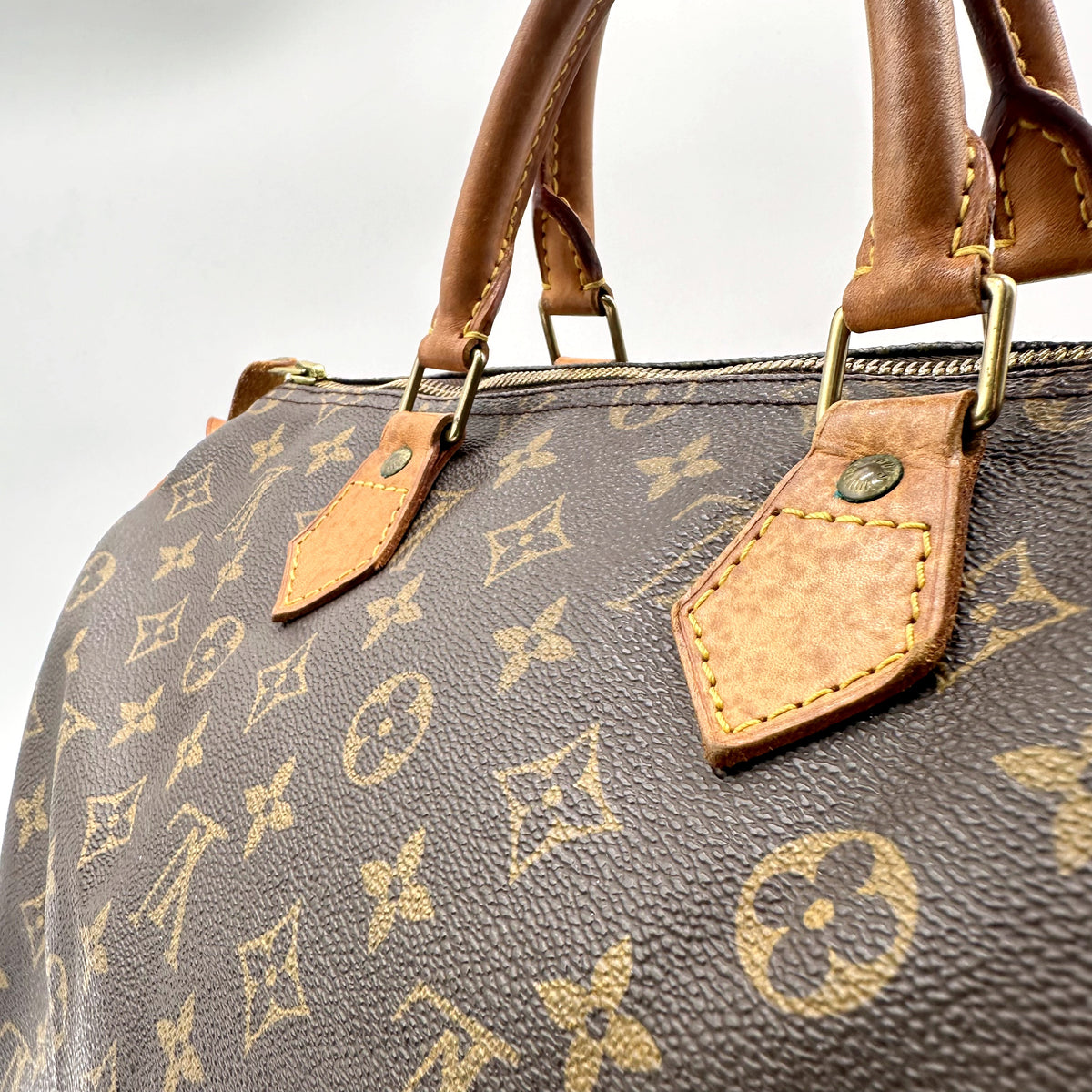 Louis Vuitton Speedy 35 Toile Monogram - détail des attaches d'anses tachées
