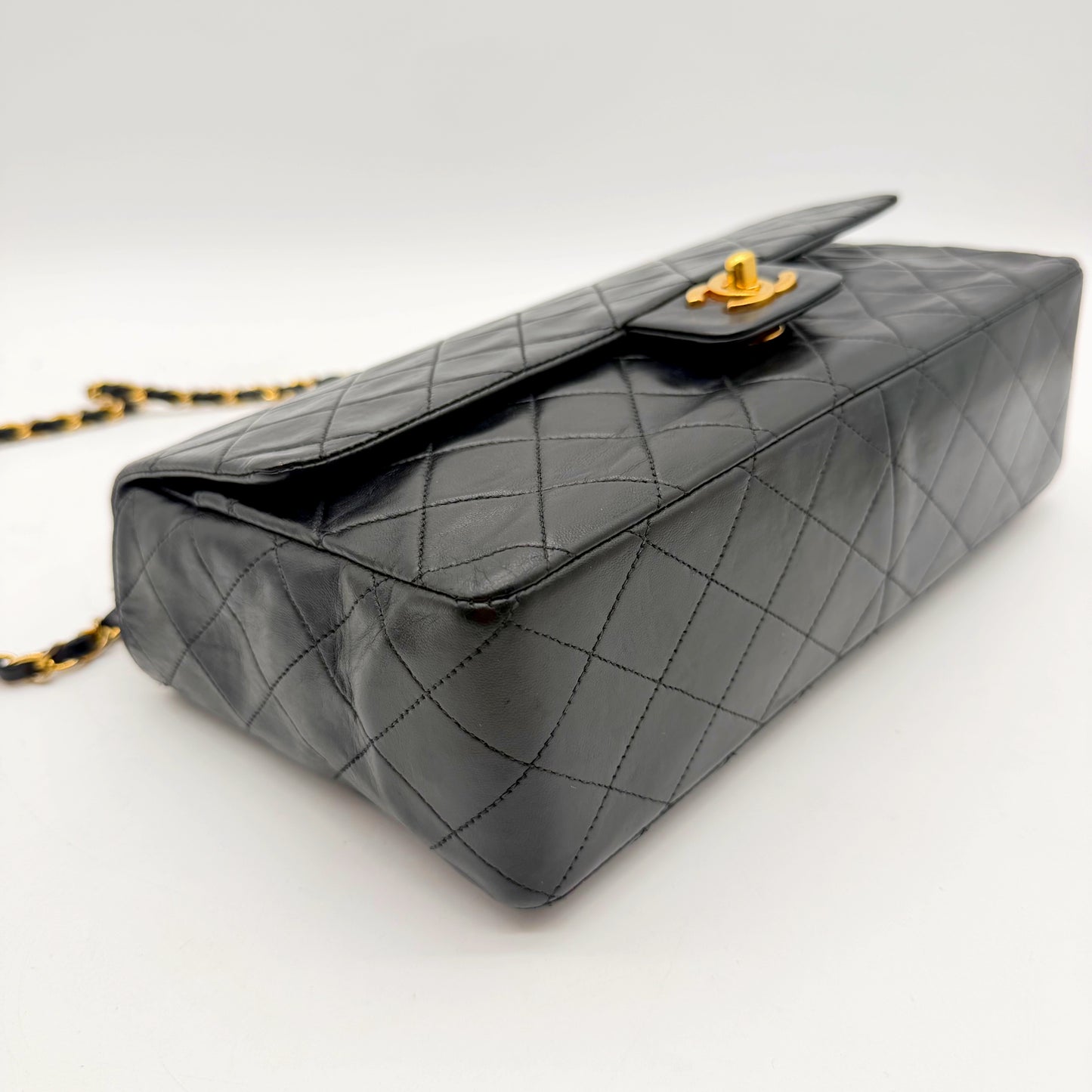 Chanel Single Flap - coins avant et matelassage du fond