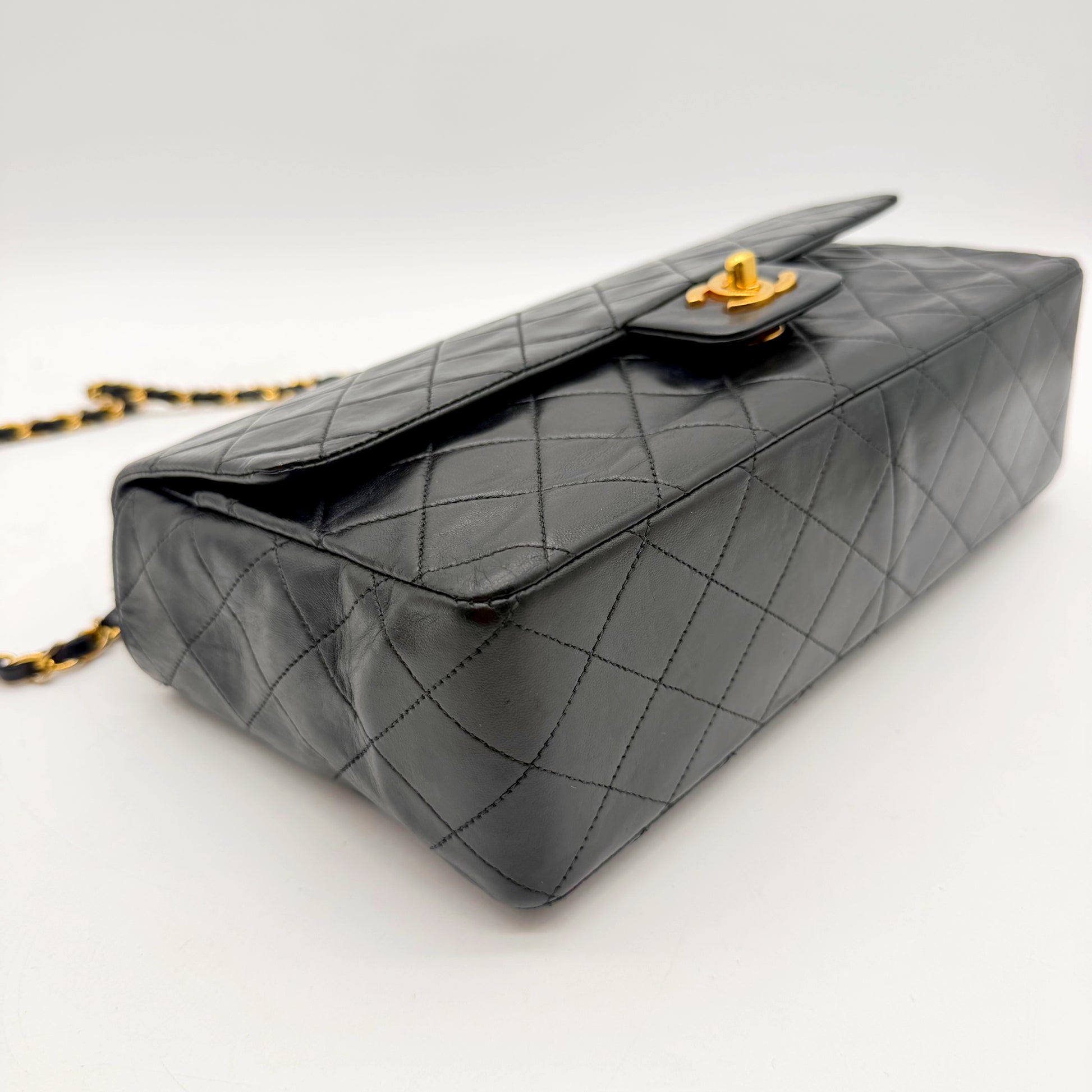 Chanel Single Flap - coins avant et matelassage du fond