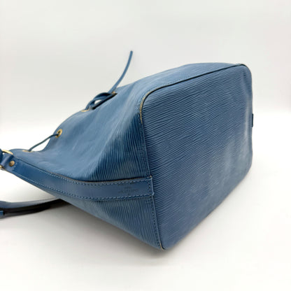 Louis Vuitton Petit Noé cuir Épi bleu - vue plongeante, ouverture du sac