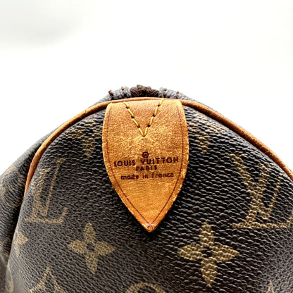 Louis Vuitton Speedy 40 Toile Monogram - détail de la patte de cuir d'extrémité