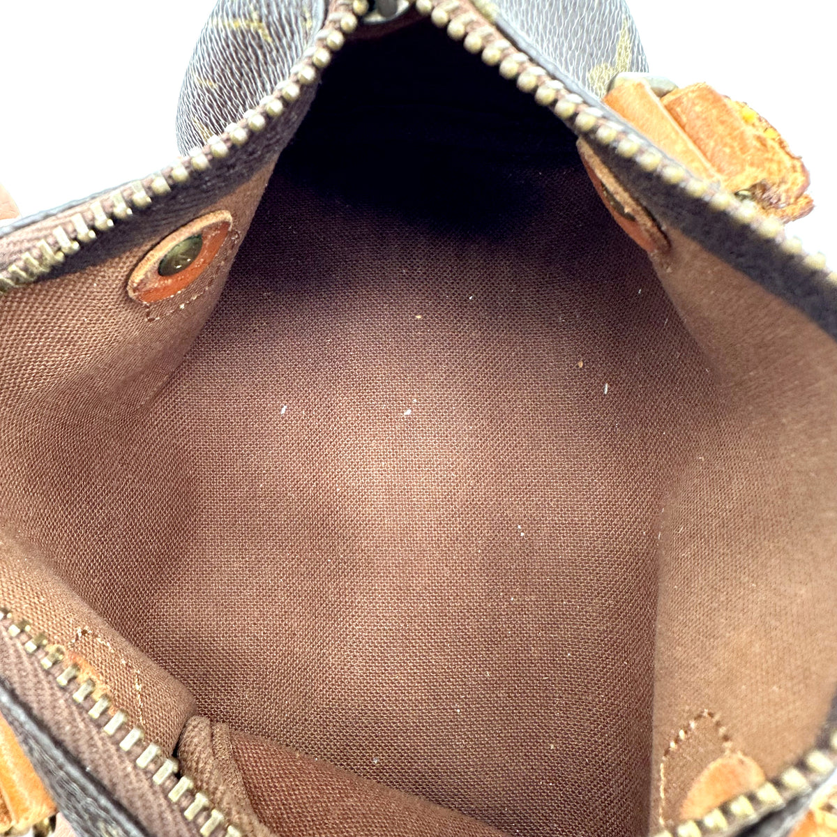 Louis Vuitton Nano Speedy Toile Monogram - intérieur ouvert, doublure claire