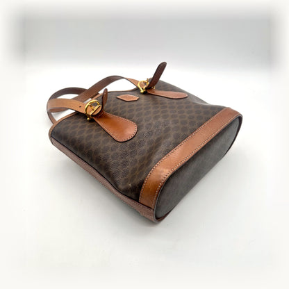 Céline Tote Toile Macadam Brun - vue en angle, sac couché