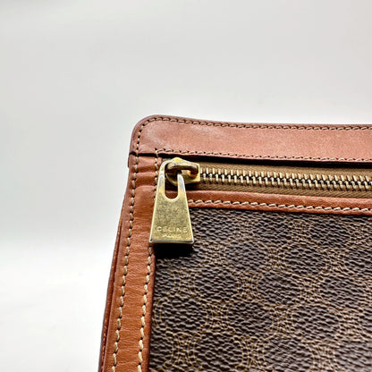 Céline Pochette Toile Macadam - détail de la poche zippée avant