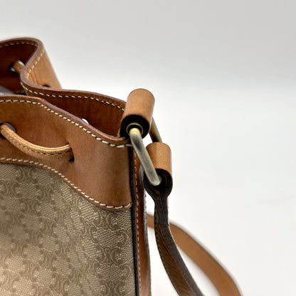 Céline Seau Toile Macadam Beige - détail du col et de l'attache de bandoulière