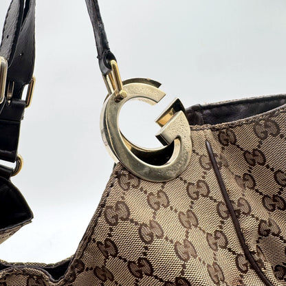 Gucci Hobo Toile GG et cuir marron - détail du grand G doré