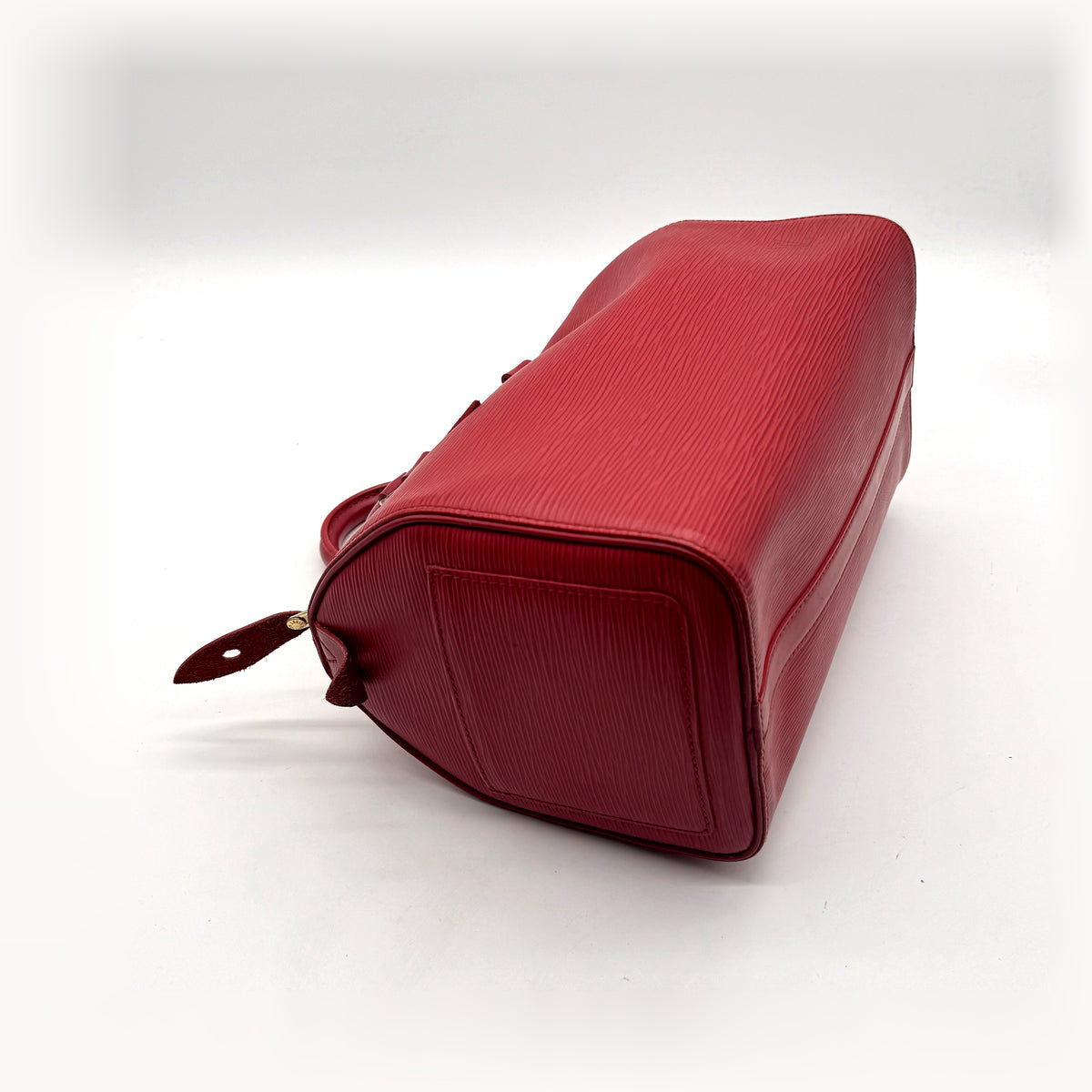 Louis Vuitton Speedy 25 Cuir Épi Rouge - vue du dessous en angle