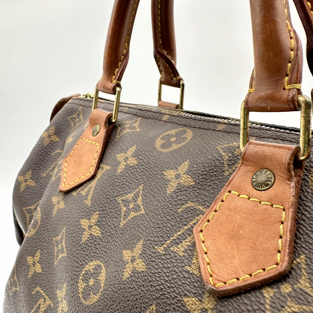 Louis Vuitton Speedy 30 Toile Monogram - détail des anses, pattes et rivets