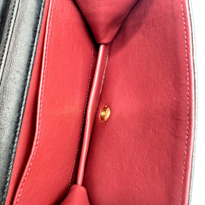 Chanel Matelassé Cuir d'agneau Noir - intérieur ouvert, doublure cuir rouge