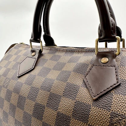 Louis Vuitton Speedy 30 Toile Damier Ebène - détail des anses, pattes et rivets