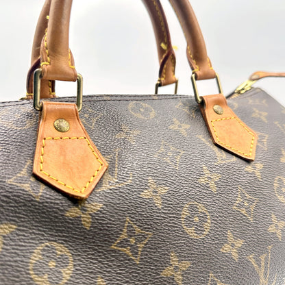 Louis Vuitton Speedy 30 Toile Monogram - détail des anses et attaches en cuir naturel