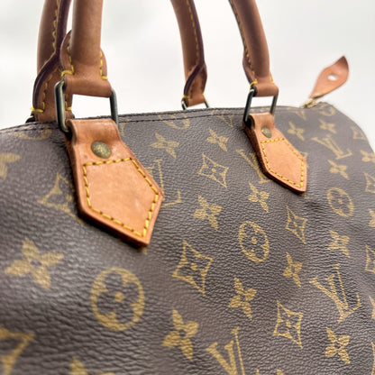 Louis Vuitton Speedy 35 Toile Monogram - détail des anses et attaches en cuir naturel