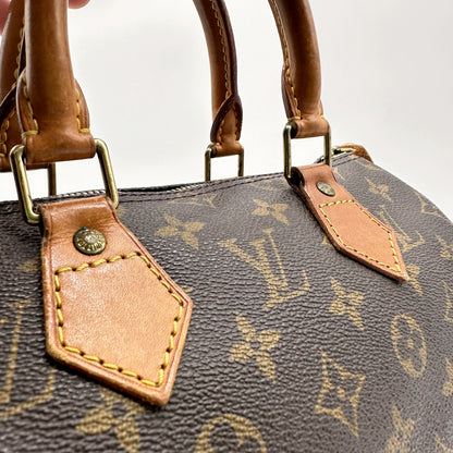 Louis Vuitton Speedy 30 Toile Monogram - détail des anses et attaches en cuir naturel