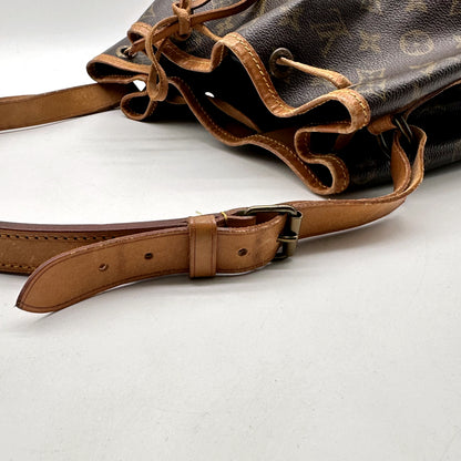 Louis Vuitton Grand Noé Toile Monogram - détail de la boucle de réglage de la bandoulière