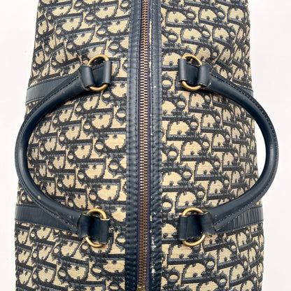 Dior Boston Toile Trotter Bleu Marine - détail du zip et des anses repliées