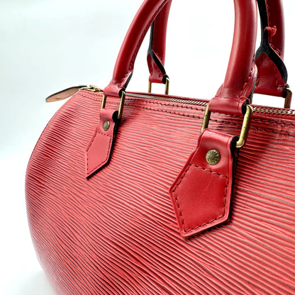 Louis Vuitton Speedy 30 Cuir Épi Rouge - détail des anses et de leur attache dorée