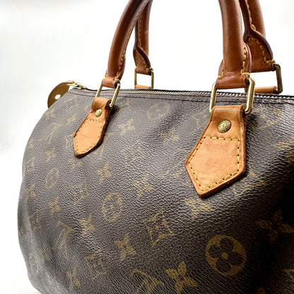 Louis Vuitton Speedy 30 Toile Monogram - détail des anses patinées et de leurs pattes