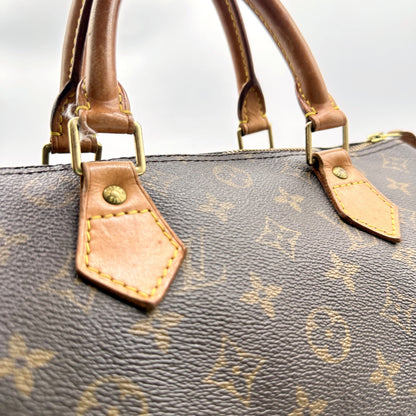 Louis Vuitton Speedy 30 Toile Monogram - détail des anses patinées et de leurs pattes