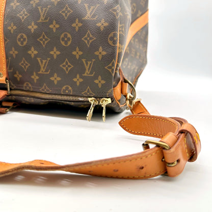 Louis Vuitton Keepall Bandoulière 55 Toile Monogram - vue de dos, bandoulière et sa boucle de réglage