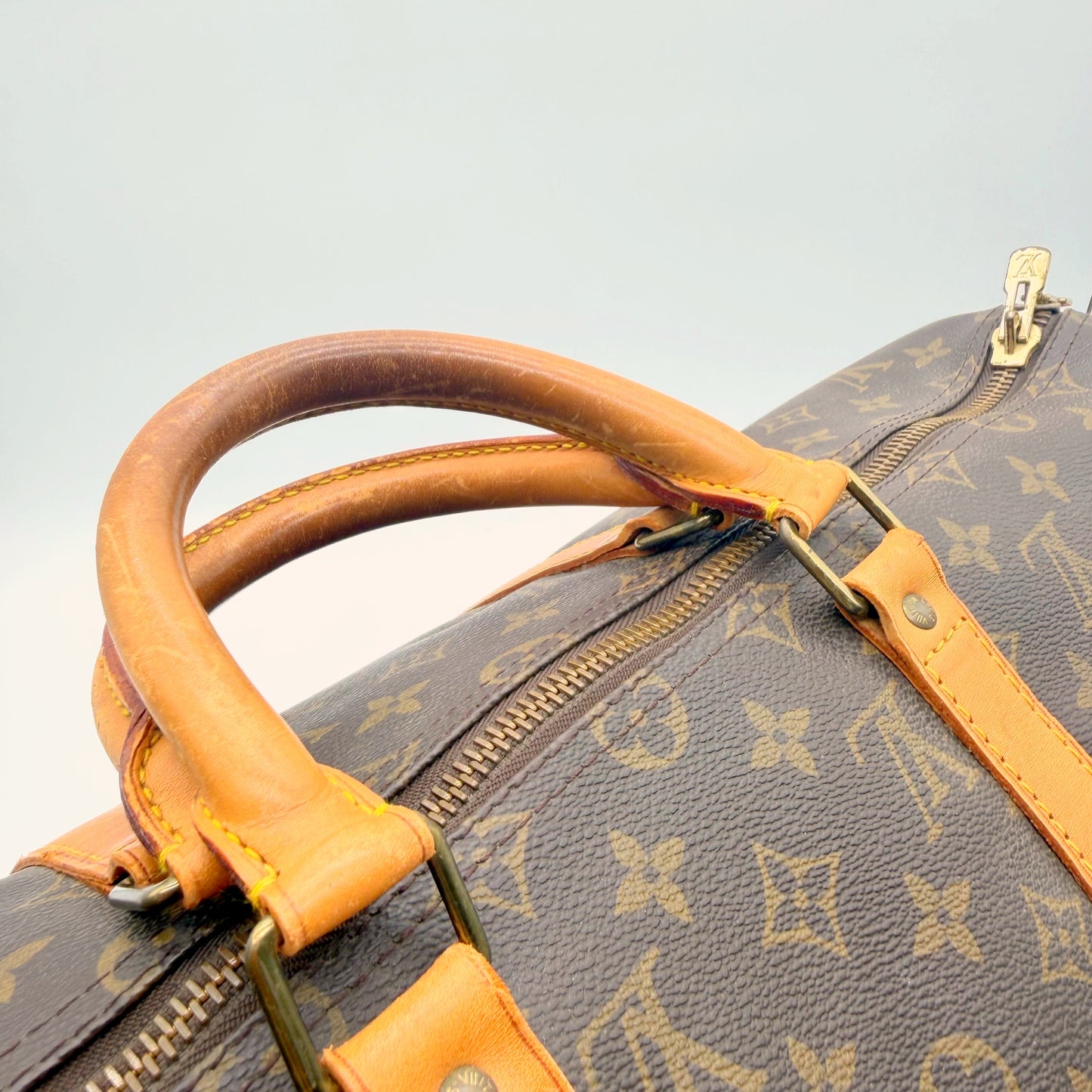 Louis Vuitton Keepall 50 toile Monogram - poignées et sangle latérale