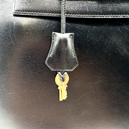 Hermès Kelly 32 Cuir Box Calf Noir - détail de la clochette et de ses clés