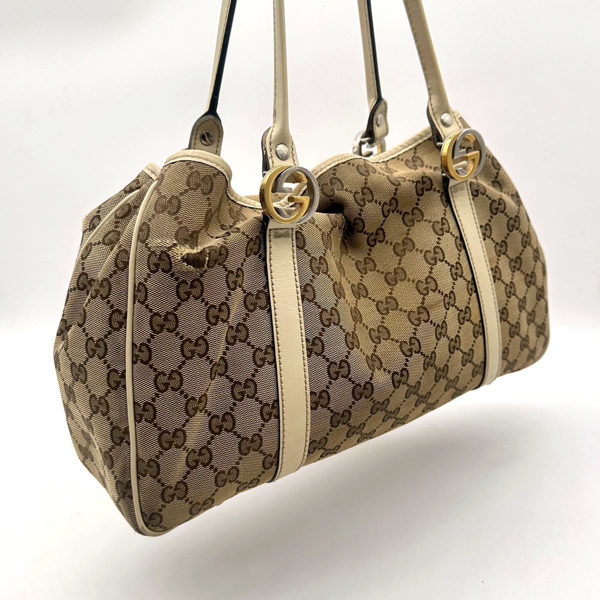 Gucci Cabas Toile GG Beige - vue de trois quarts, sac ouvert