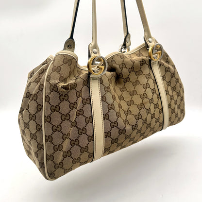 Gucci Cabas Toile GG Beige - vue de trois quarts, sac ouvert