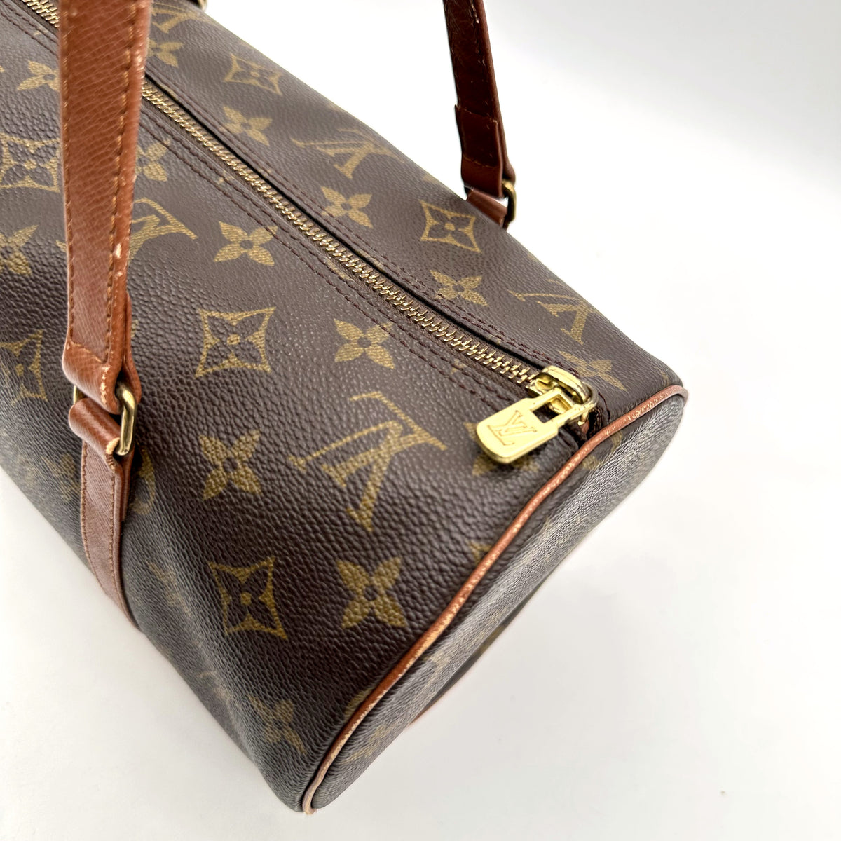 Louis Vuitton Papillon 30 Toile Monogram - détail du zip le long du sac