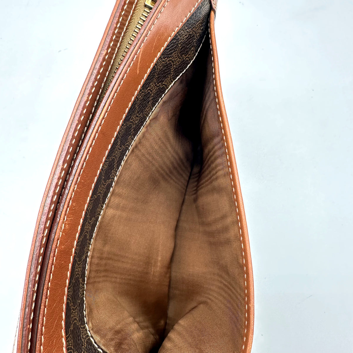 Céline Pochette Toile Macadam - intérieur ouvert, doublure cuir