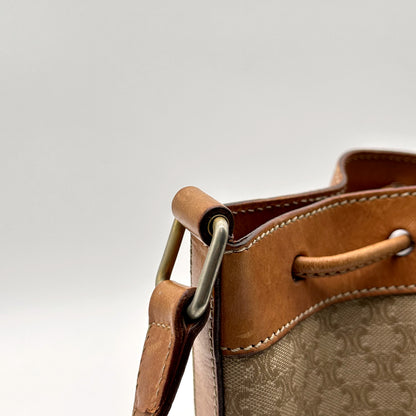 Céline Seau Toile Macadam Beige - détail des attaches et de l'anneau