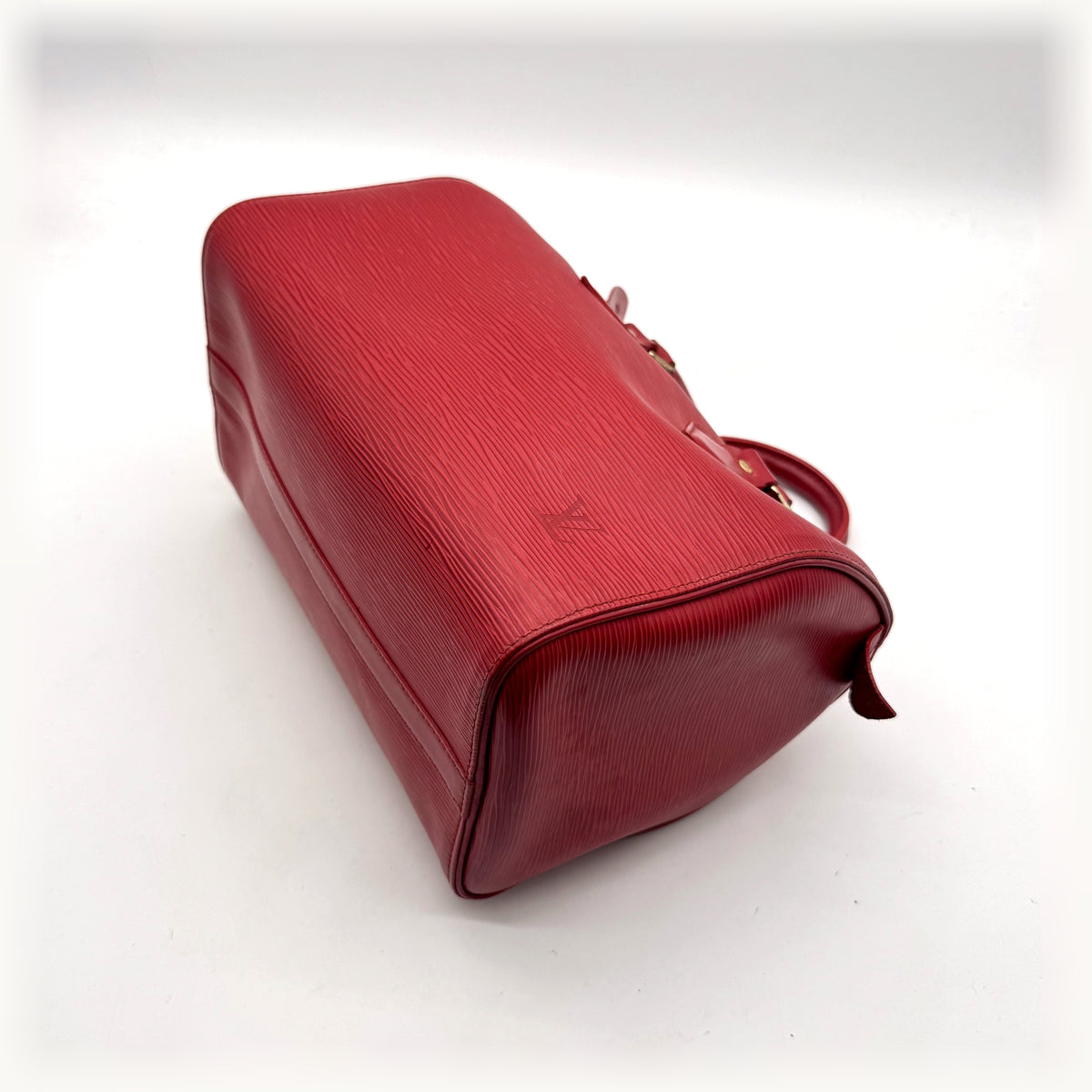 Louis Vuitton Speedy 25 Cuir Épi Rouge - vue de trois quarts, anses relevées