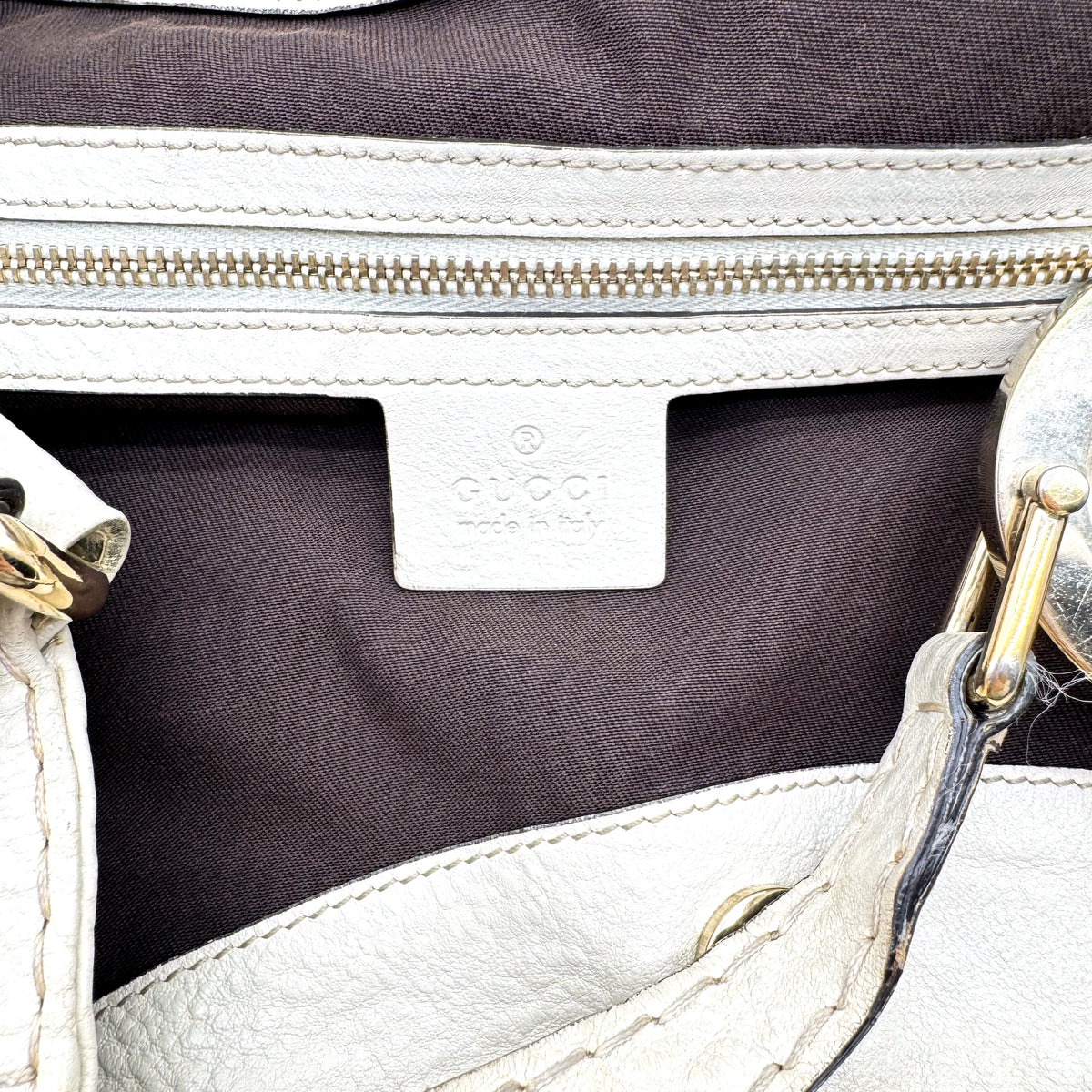 Gucci Tote Toile GG Beige et Cuir Crème - intérieur, doublure brune et poche zippée
