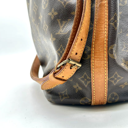 Louis Vuitton Petit Noé Toile Monogram - détail de la bandoulière et de sa boucle de réglage