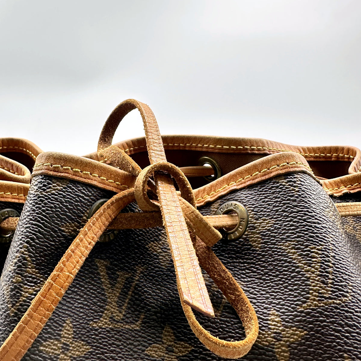 Louis Vuitton Grand Noé Toile Monogram - détail du lien coulissant